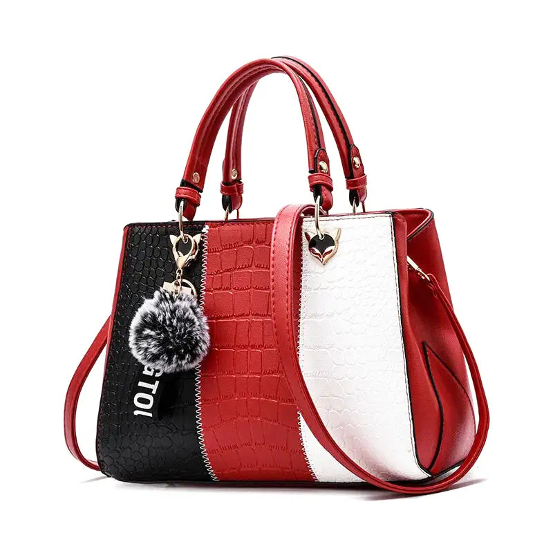 Cuir végan façon croco rouge, noir et blanc, bandoulière amovible et breloque pompon gris chiné
