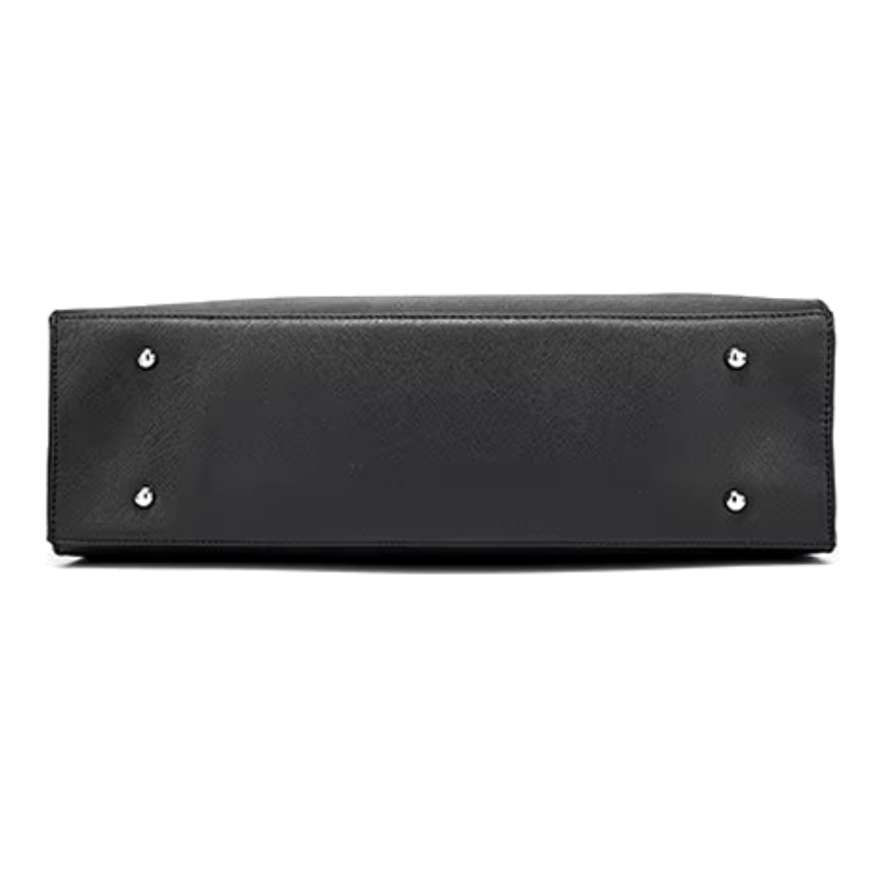 Fond du sac noir vu à plat, base rigide et quatre pieds métalliques protecteurs aux angles