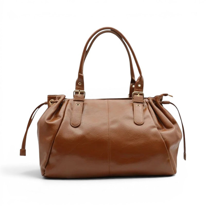 Camel lustré, le sac se présente de face, anses fines rivetées et côtés resserrés par des cordons