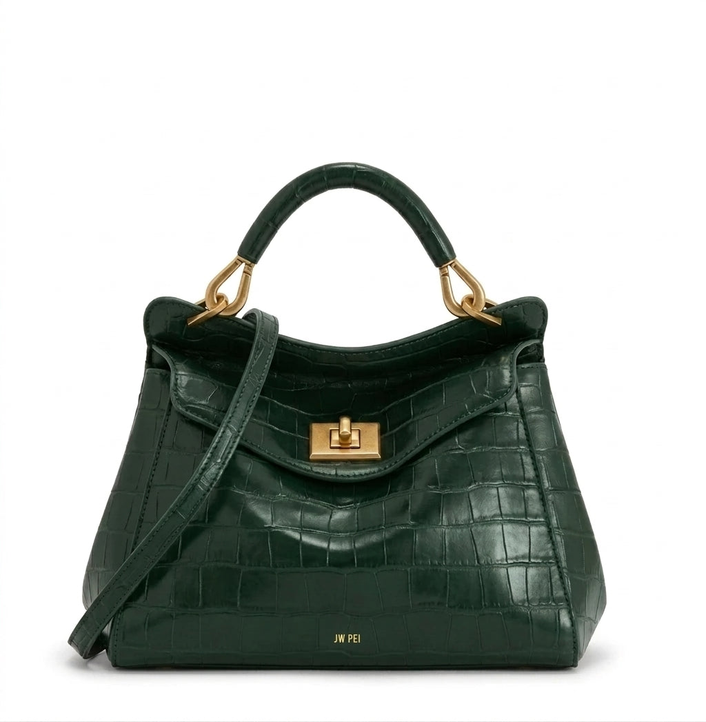 Vert sapin et façon croco, le sac trapèze de face, bandoulière fine croisée devant le rabat