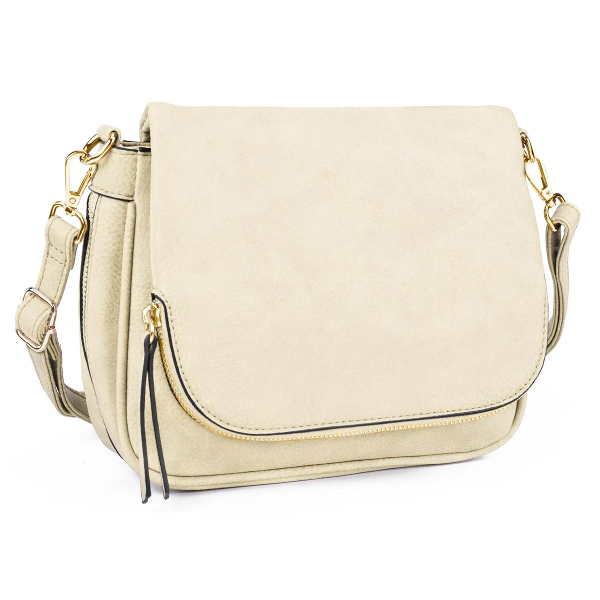 Coloris crème du sac besace, rabat clair légèrement nuancé et ferrures dorées, de trois quarts