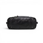 Dessous du hobo noir, fond long et rectangulaire posé sur ses rivets de protection