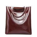 Sac cabas en cuir végan brun acajou lustré, vu de face, doubles anses et ouverture sans fermeture