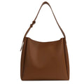 Hobo en cuir végan lisse marron caramel, bandoulière réglable nouée sur le côté, présenté de face