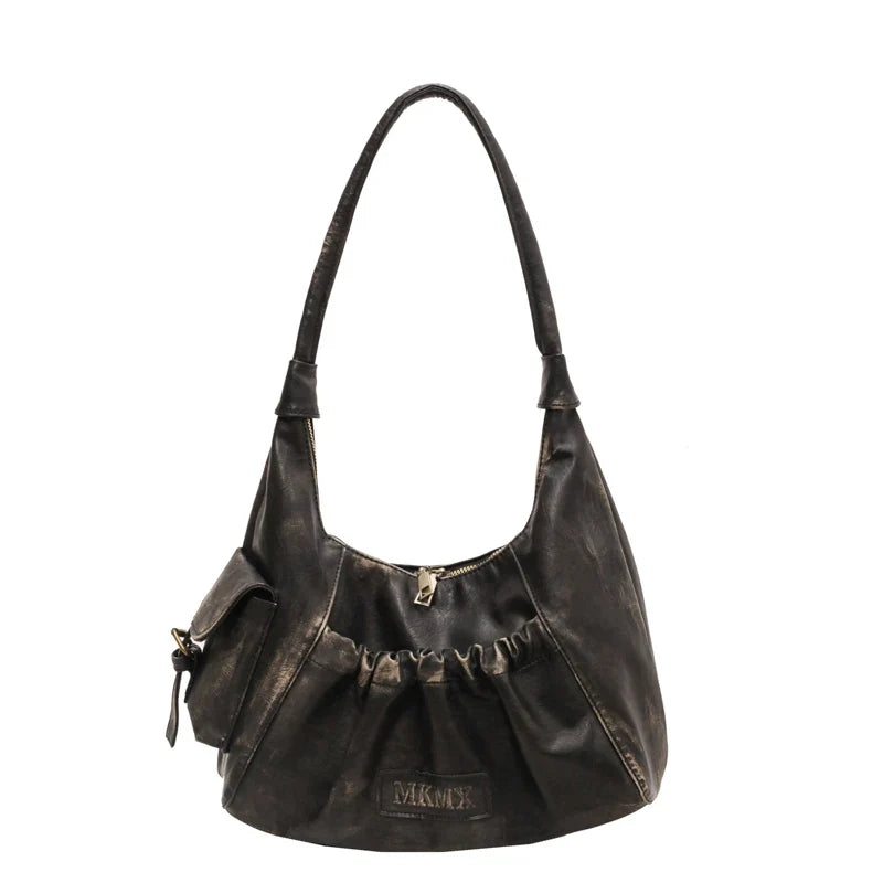 Sac hobo en cuir végan noir patiné, fronces centrales, poche latérale zippée et anse épaisse