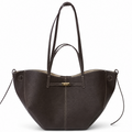 Cabas trapèze en cuir végan grainé marron chocolat, double anse et fermoir doré, vu de face