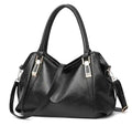 Sac à main noir en cuir végan souple, deux anses rondes, bandoulière amovible et plaques métal