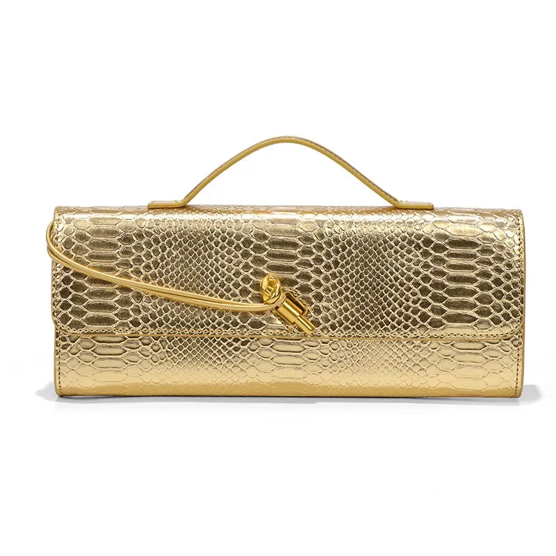 Doré métallisé façon croco, cette pochette de soirée est vue de face avec son fermoir torsadé