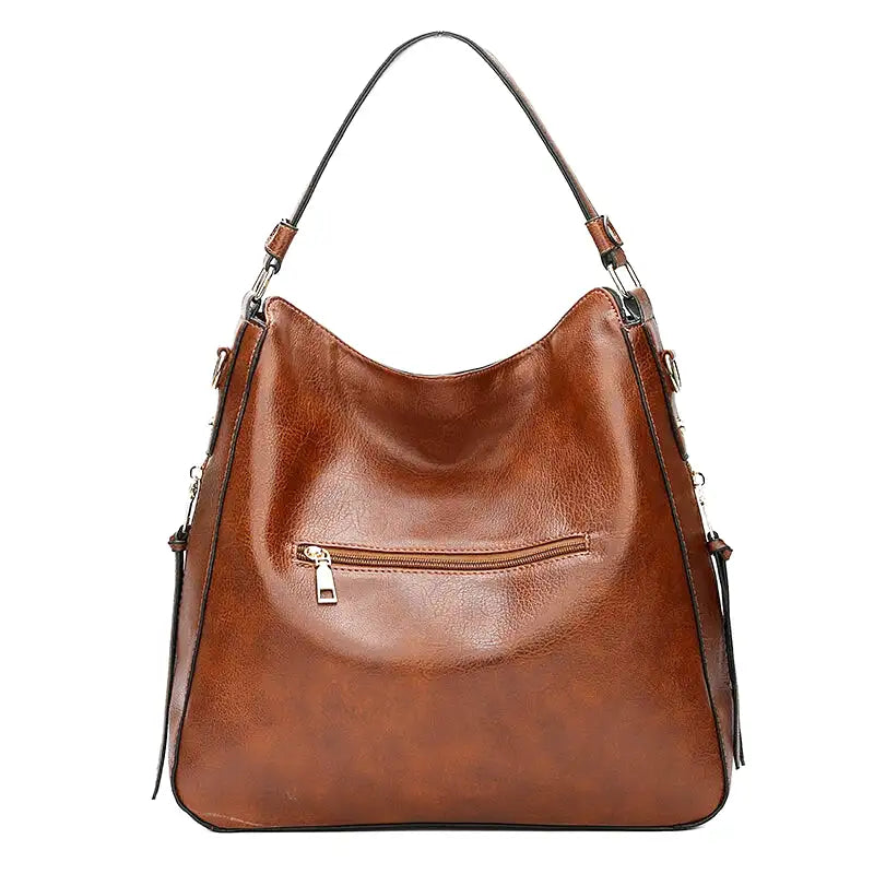 Dos du sac marron avec sa grande poche zippée plaquée et sa couture centrale verticale