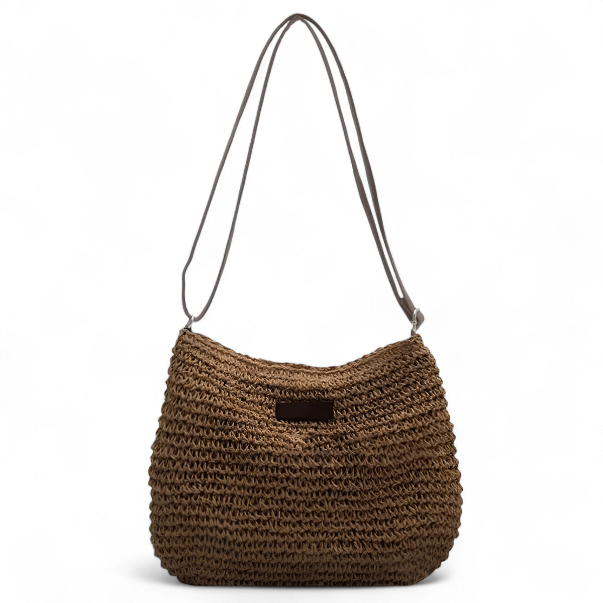 Sac seau en paille crochetée brun foncé, bandoulière fine réglable et petite étiquette cousue