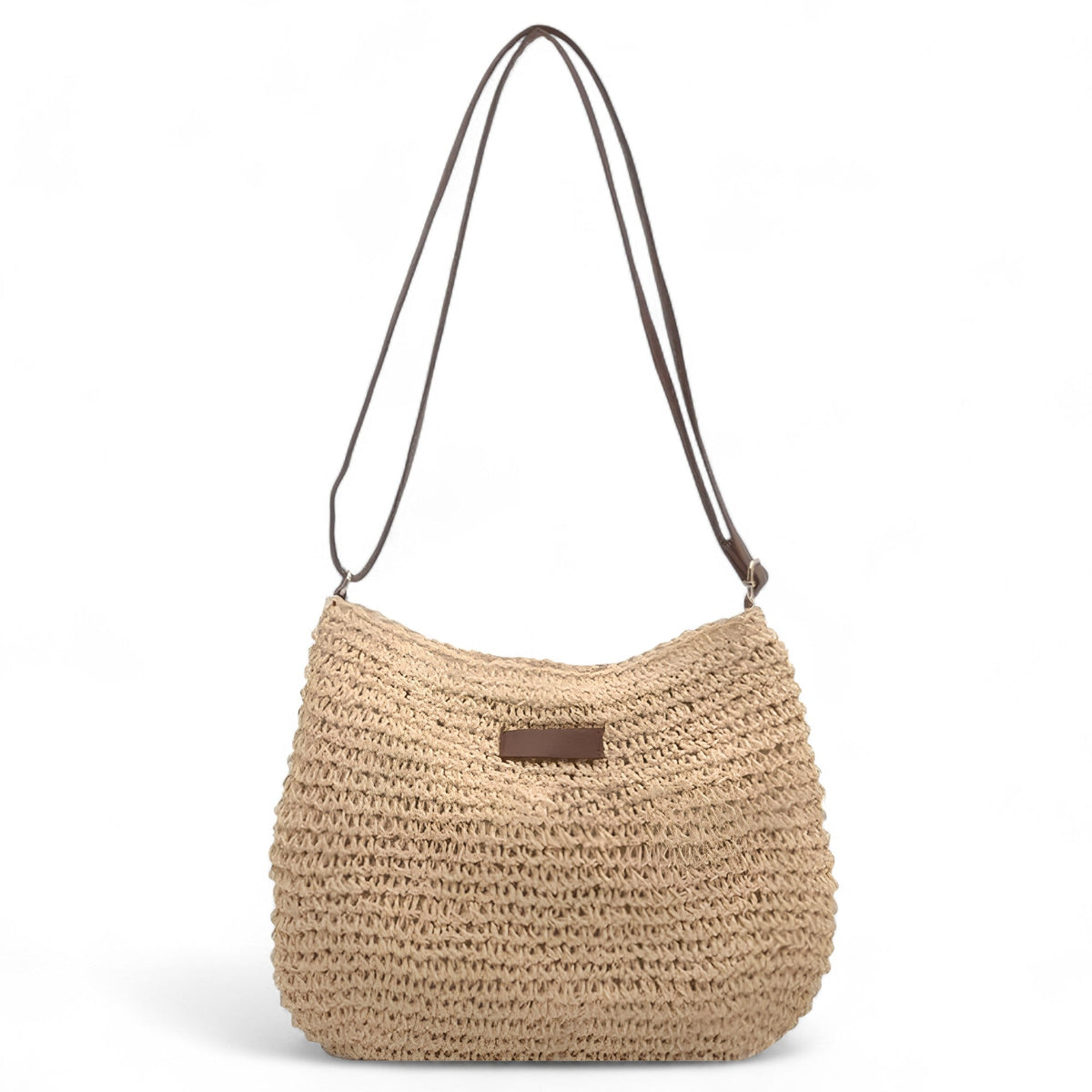 Même sac en paille naturelle beige clair, tressage serré et longue lanière façon cuir