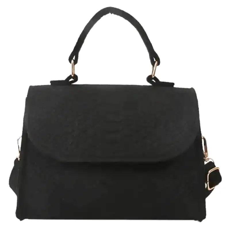 Petit sac à main noir à rabat, texture façon croco et anneaux dorés, bandoulière amovible