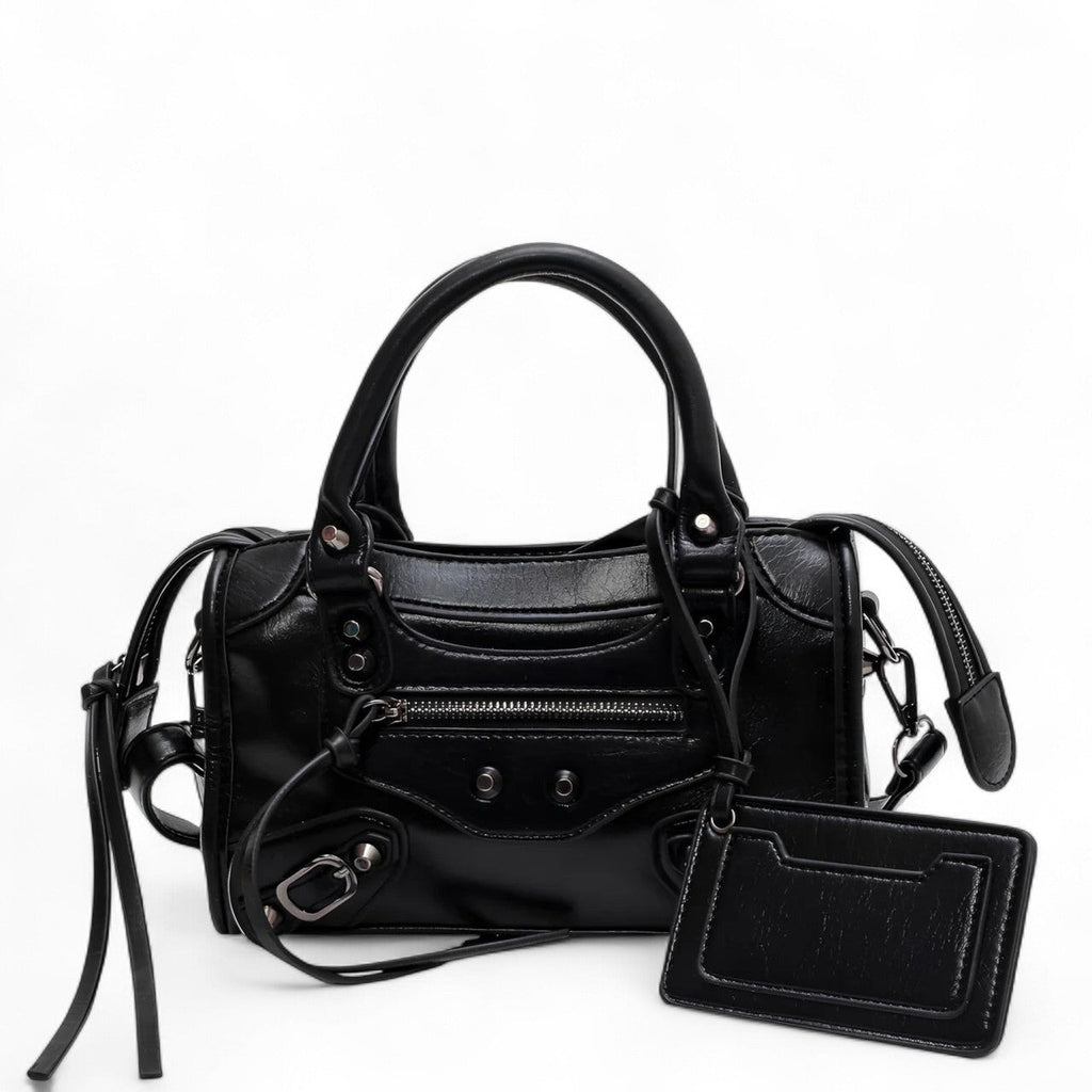 Petit sac moto noir à clous argentés, anses courtes, zip frontal et porte-carte assorti