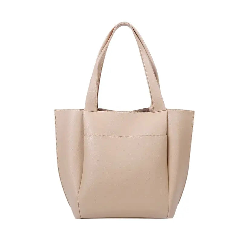 Tote beige rosé très clair vu de face, longues anses et poche plaquée, sur fond blanc uni