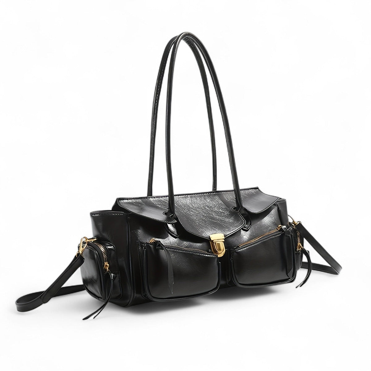 Cuir végan noir brillant vu de trois quarts, poches zippées latérales et sangle qui retombe