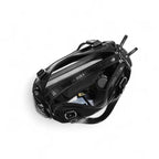 Ouverture par le haut sur un ordinateur portable et quelques affaires, doublure noire